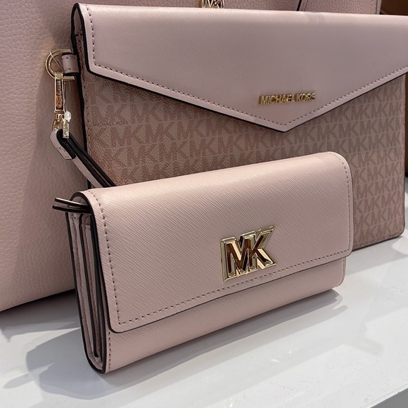 Michael Kors Mimi Large Saffiano Leather Bi-Fold Continental Wallet
Pawder Blush - Picture 1 of 16